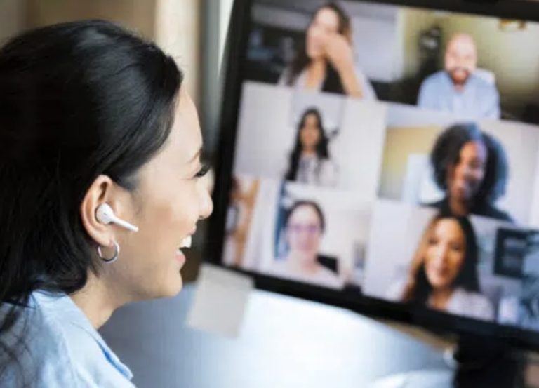 a therapist looking at a screen to provide virtual group therapy